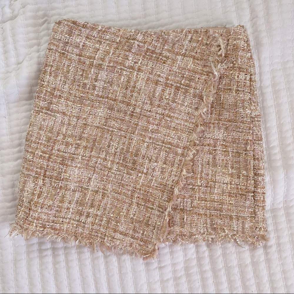 Neutral cream with pink gold accents Tweed mini Skirt - s fits size 0-4